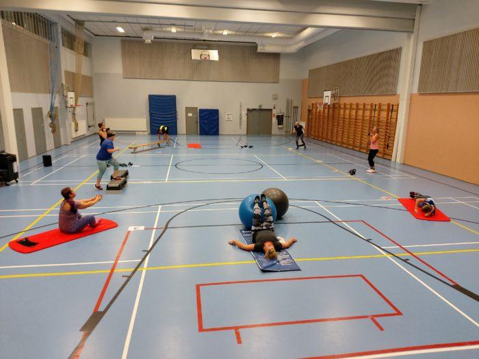 Kiertoharjoittelu treeni kivenpuiston koululla