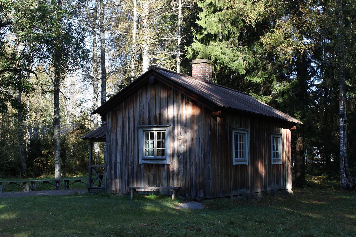 Aleksis Kiven kuolinmökki Tuusulan Syvälahdessa.