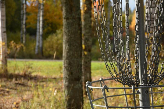 Frisbeegolf-kori.