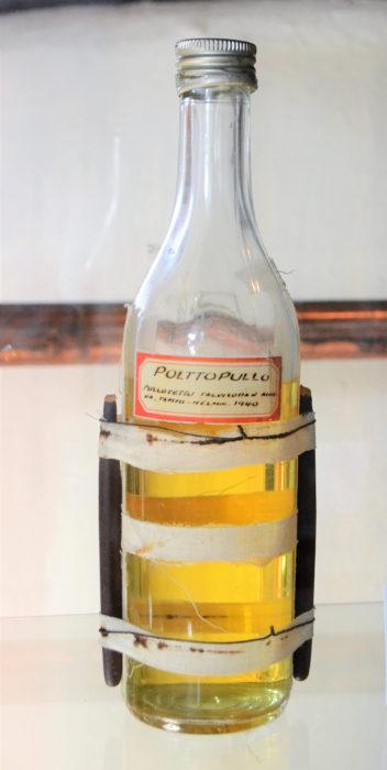 Molotovin cocktail eli polttopullo.