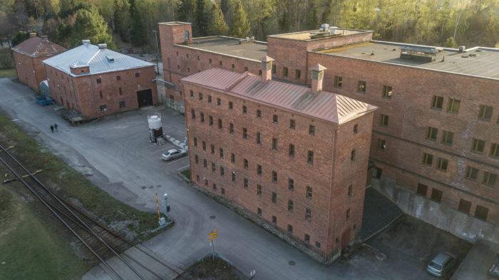 Rajamäen Altian tehdasrakennuksia.