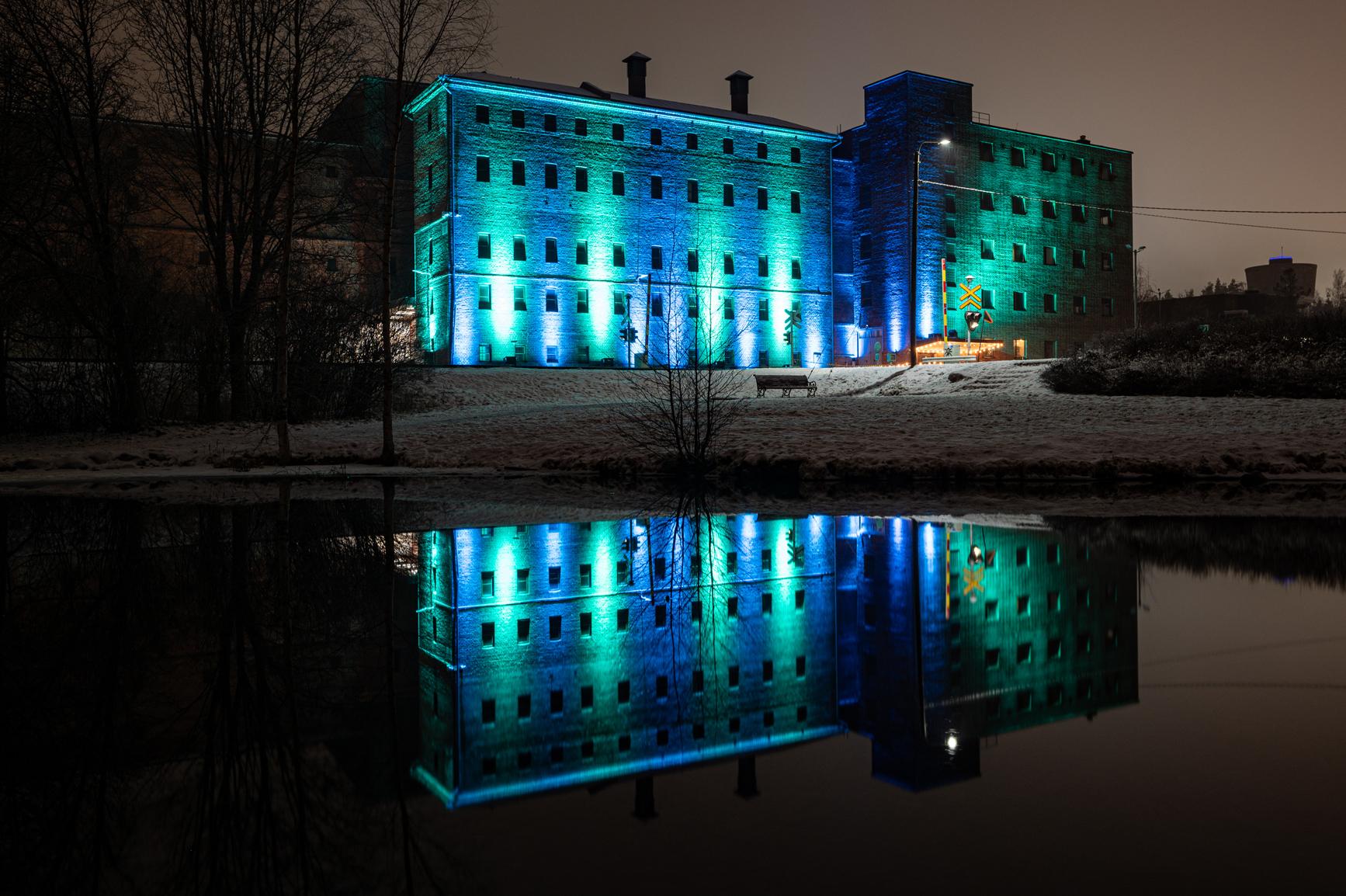 Hiivatehdas jouluvalaistuksessa 2021